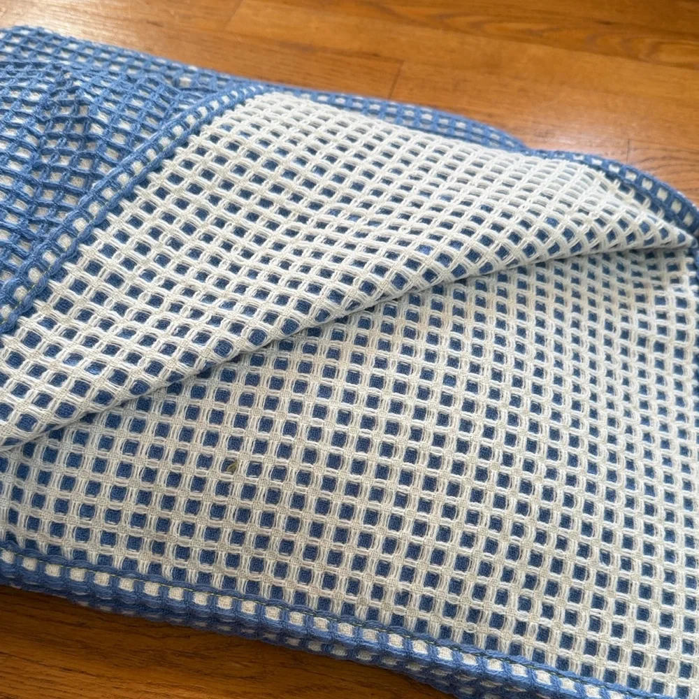 Blue and White Checkered 2 Blanket Set NEW 5ft long by 4ft wide for each - Picture 8 of 9